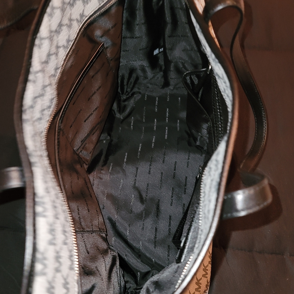 Women's Handbag - Picture 4 of 4